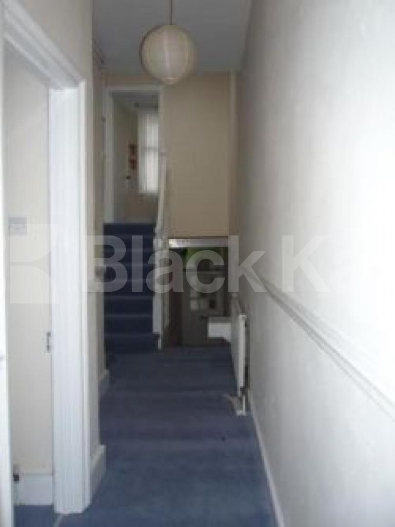 			GREAT LOCATION!, 3 Bedroom, 1 bath, 1 reception Flat			 Alexandra Gardens, MUSWELL HILL