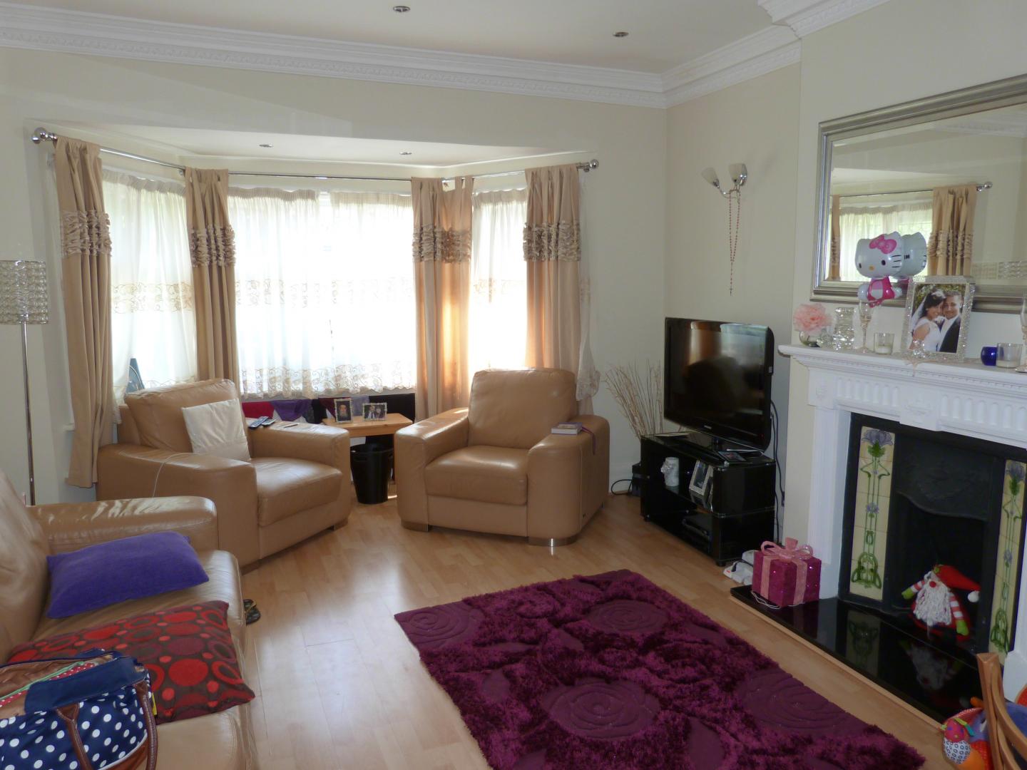 			2 Bedroom, 1 bath, 1 reception Flat			 Oxgate Gardens, GLADSTONE PARK