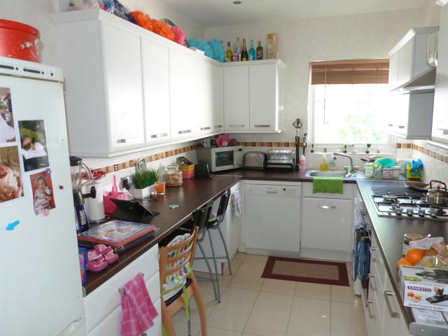 			2 Bedroom, 1 bath, 1 reception Flat			 Oxgate Gardens, GLADSTONE PARK