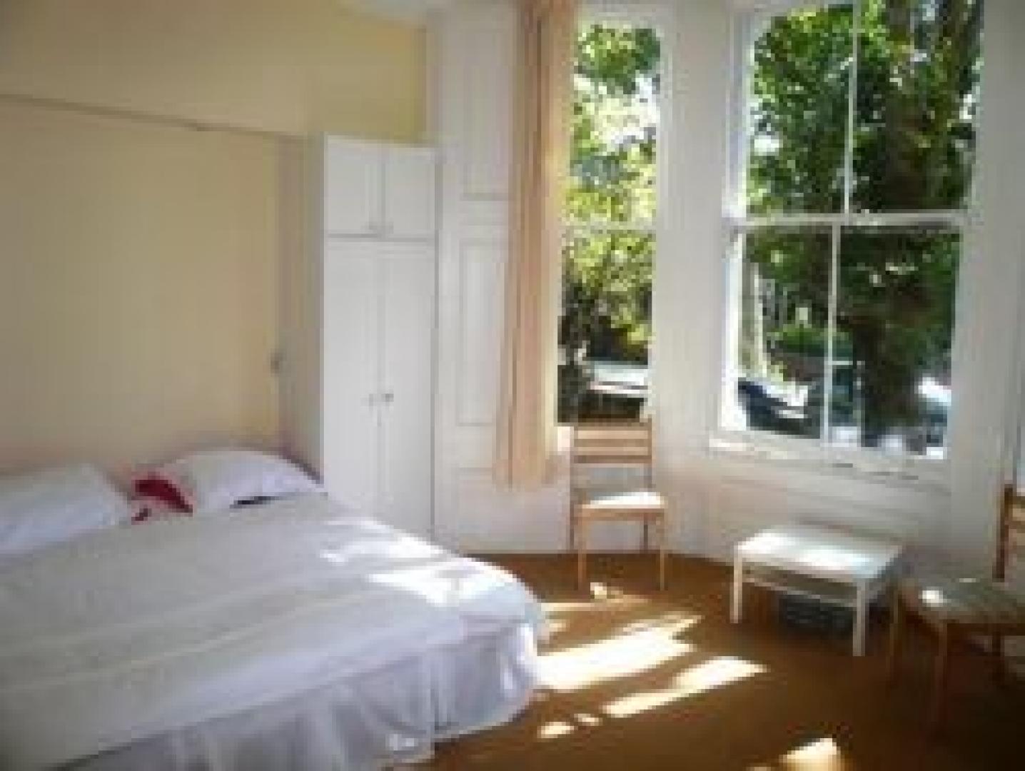 			Studio Apartment, 1 bath, 1 reception Flat			 St.Quintins Avenue, LADBROKE GROVE/LATIMER ROAD