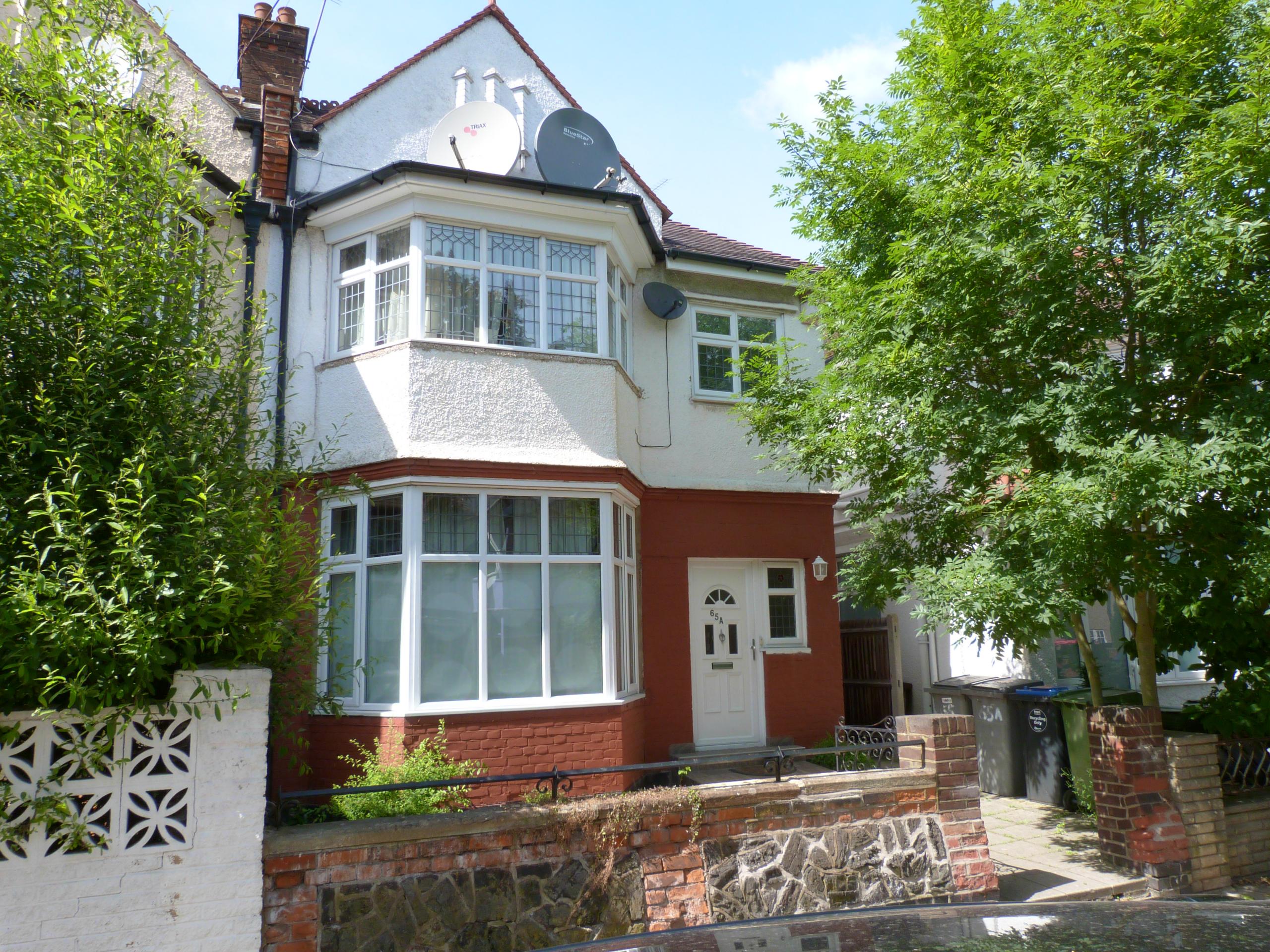 			2 Bedroom, 1 bath, 1 reception Flat			 Oxgate Gardens, GLADSTONE PARK NW2