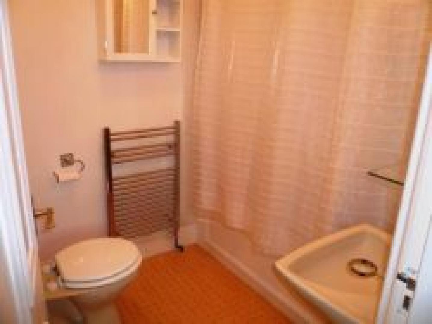 			Studio Apartment, 1 bath, 1 reception Flat			 St.Quintins Avenue, LADBROKE GROVE/LATIMER ROAD