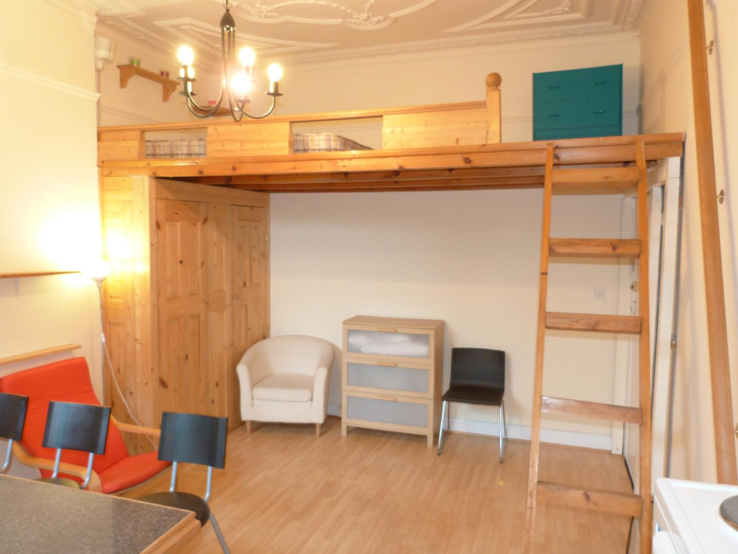 			Studio Apartment, 1 bath, 1 reception Studio			 Brondesbury Villas, QUEENS PARK