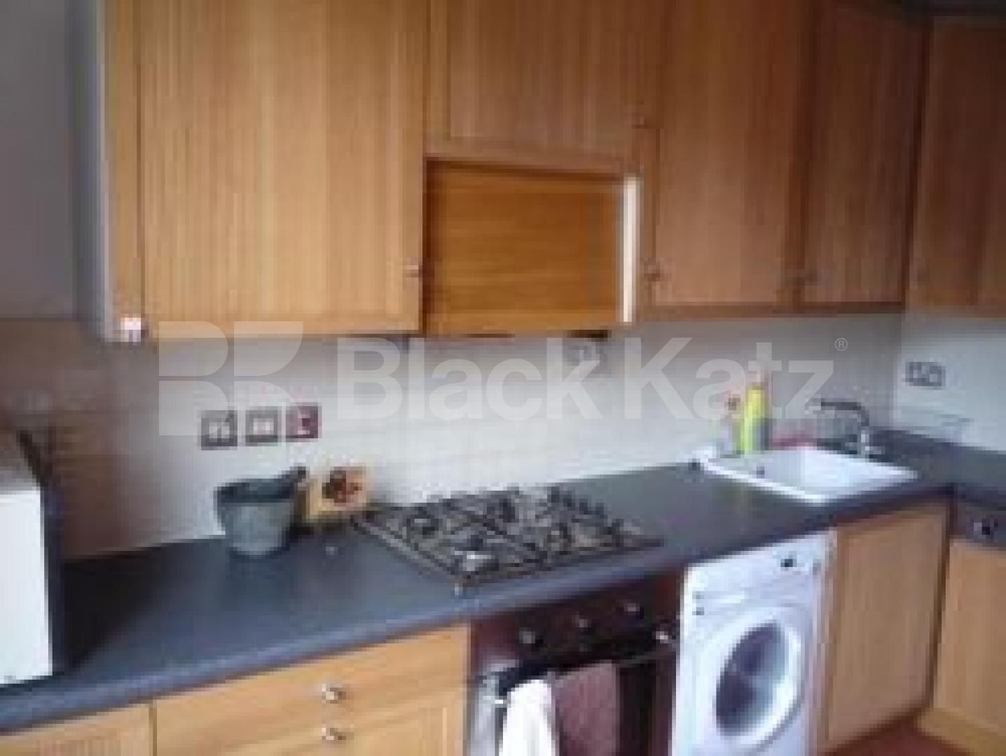 			LET , 1 Bedroom, 1 bath, 1 reception Flat			 Sydney Road, TURNPIKE LANE N8