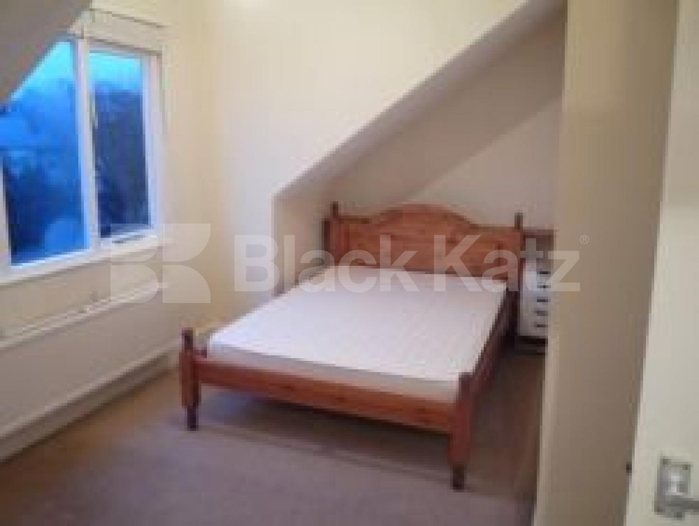 			1 Bedroom, 1 bath, 1 reception Flat			 Ferme Park Road, CROUCH END