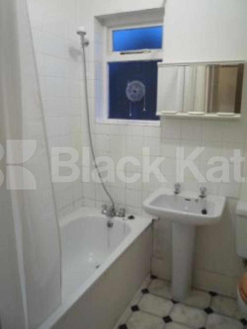 			1 Bedroom, 1 bath, 1 reception Flat			 Ferme Park Road, CROUCH END