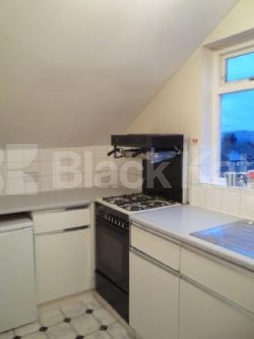 			1 Bedroom, 1 bath, 1 reception Flat			 Ferme Park Road, CROUCH END