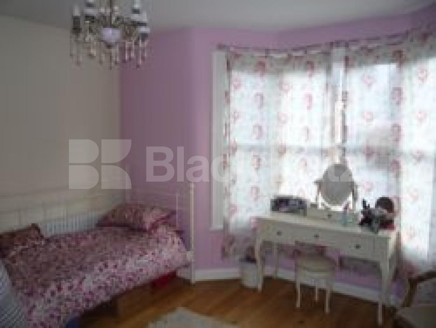 			4 Bedroom, 1 bath, 1 reception House			 Park Avenue North, CROUCH END