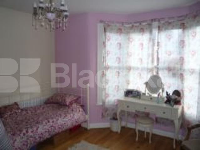 			4 Bedroom, 1 bath, 1 reception House			 Park Avenue North, CROUCH END