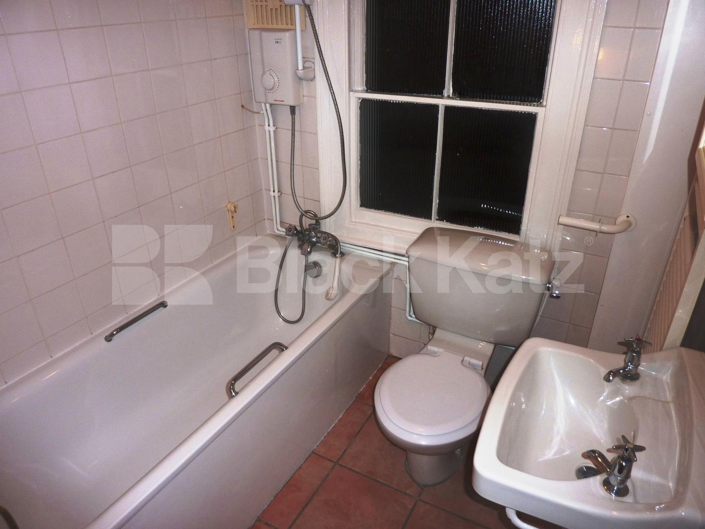 			SPACIOUS 1 BED IN W9, 1 Bedroom, 1 bath, 1 reception Flat			 Edbrooke Road, MAIDA VALE