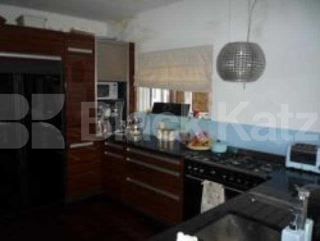 			4 Bedroom, 1 bath, 1 reception House			 Park Avenue North, CROUCH END