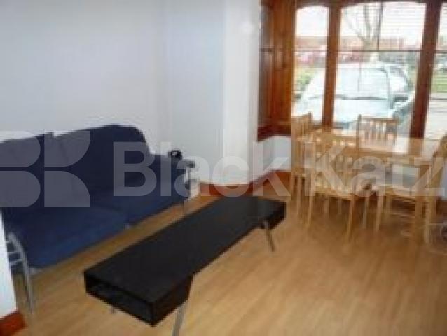 			2 Bedroom, 1 bath, 1 reception Flat			 Willoughby Road, TURNPIKE LANE N8