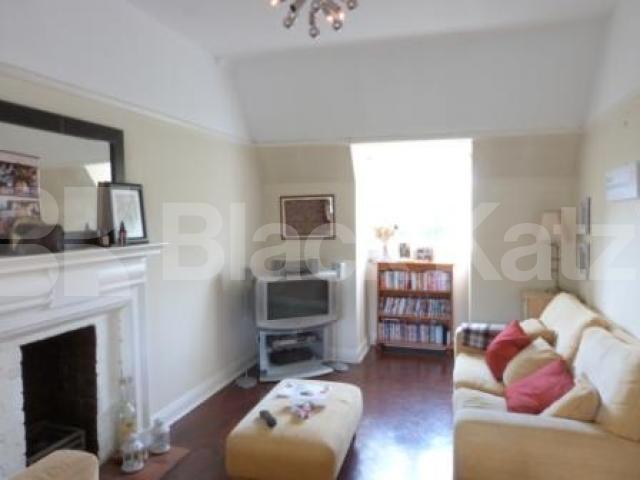 			Beautiful Property !, 3 Bedroom, 1 bath, 1 reception Flat			 Lyttelton Court, East Finchley