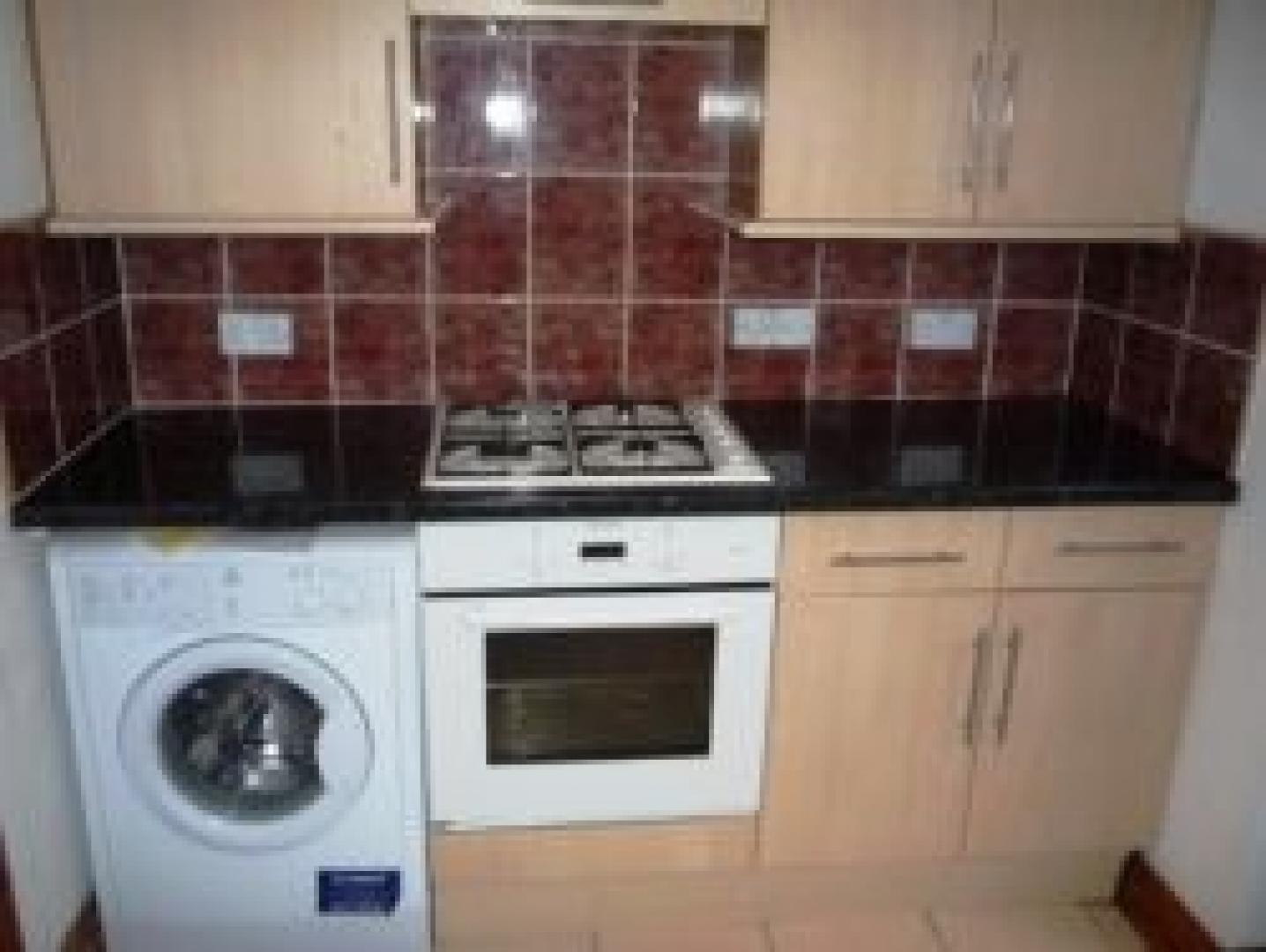 			2 Bedroom, 1 bath, 1 reception Flat			 Willoughby Road, TURNPIKE LANE N8