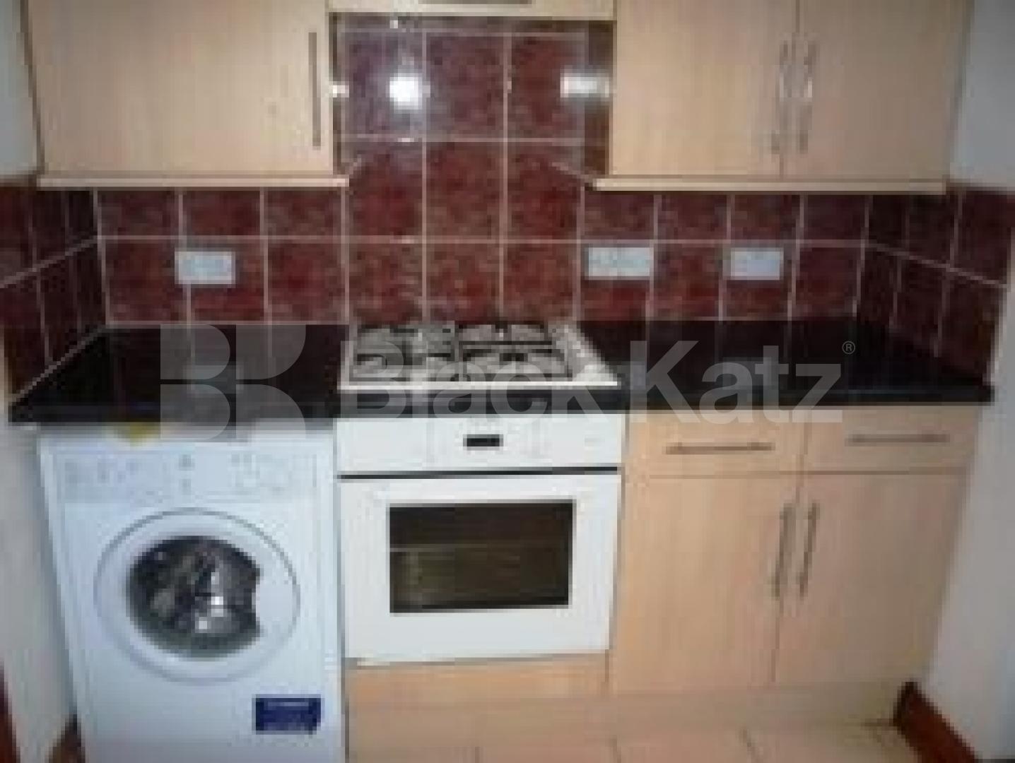 			2 Bedroom, 1 bath, 1 reception Flat			 Willoughby Road, TURNPIKE LANE N8