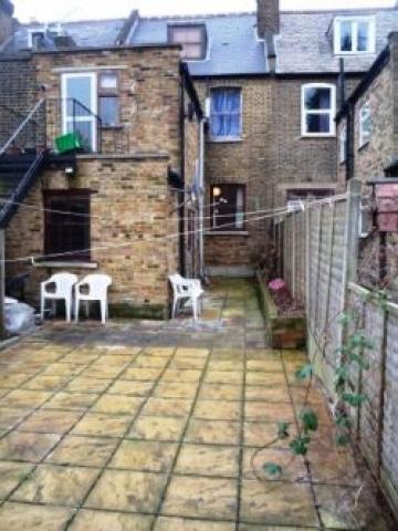 			2 Bedroom, 1 bath, 1 reception Flat			 Willoughby Road, TURNPIKE LANE N8