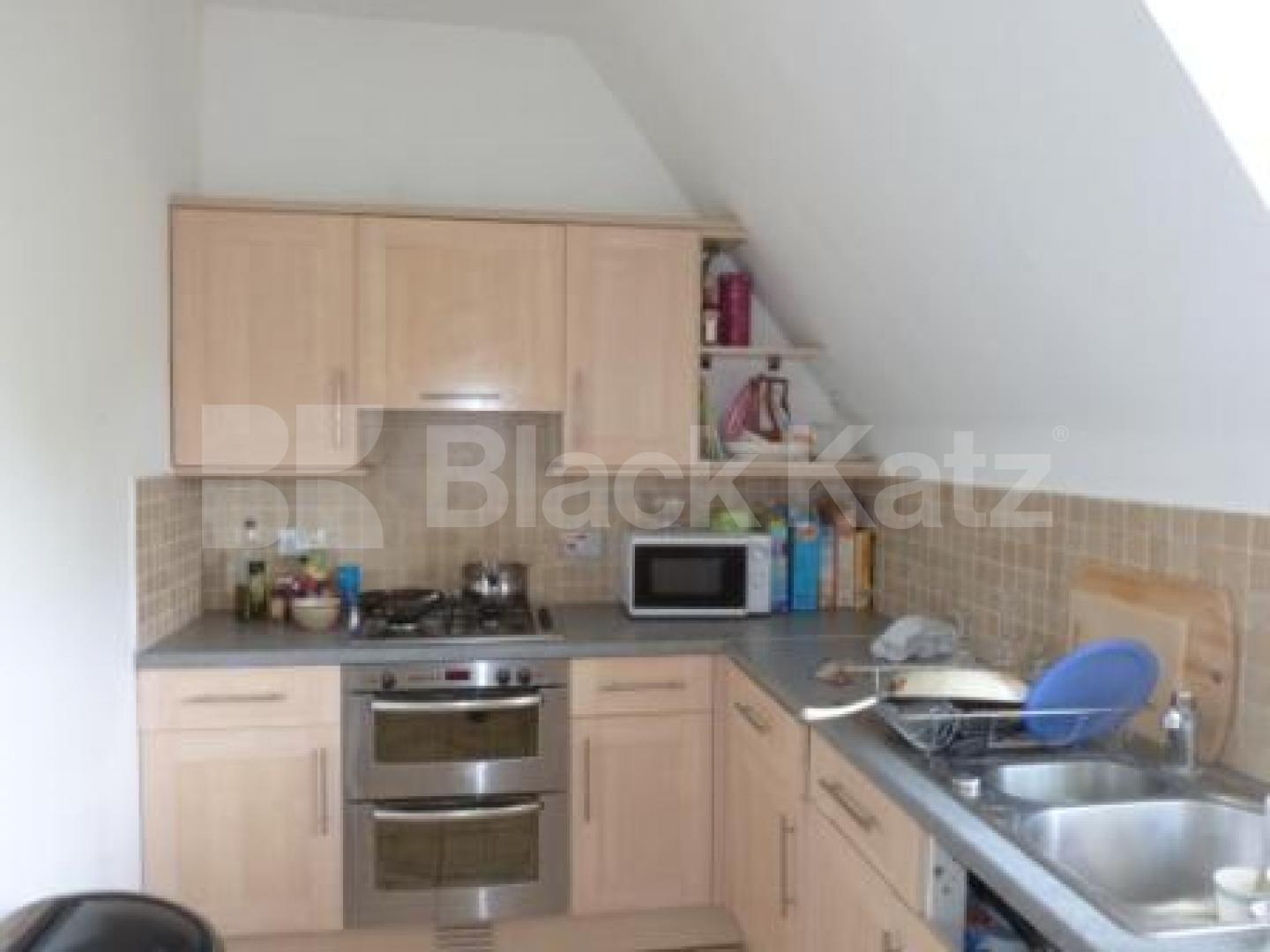 			Beautiful Property !, 3 Bedroom, 1 bath, 1 reception Flat			 Lyttelton Court, East Finchley