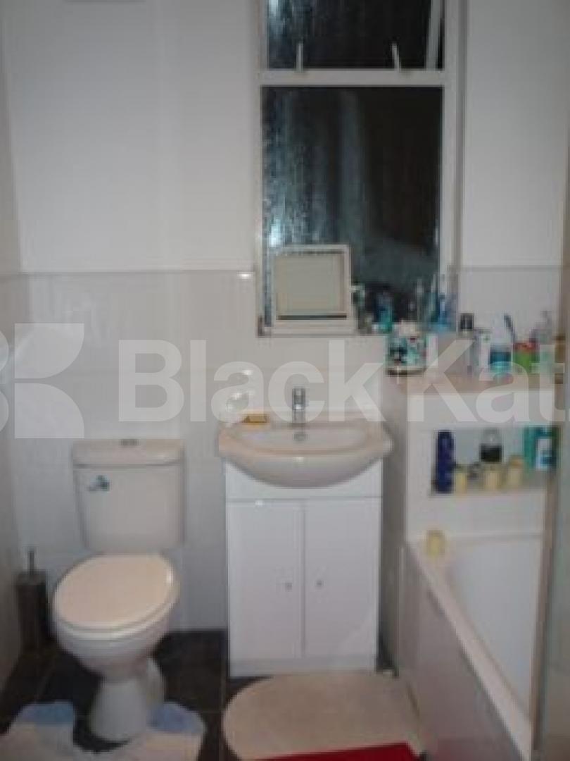 			3 Bedroom, 1 bath, 1 reception Flat			 Rathcoole Gardens, CROUCH END