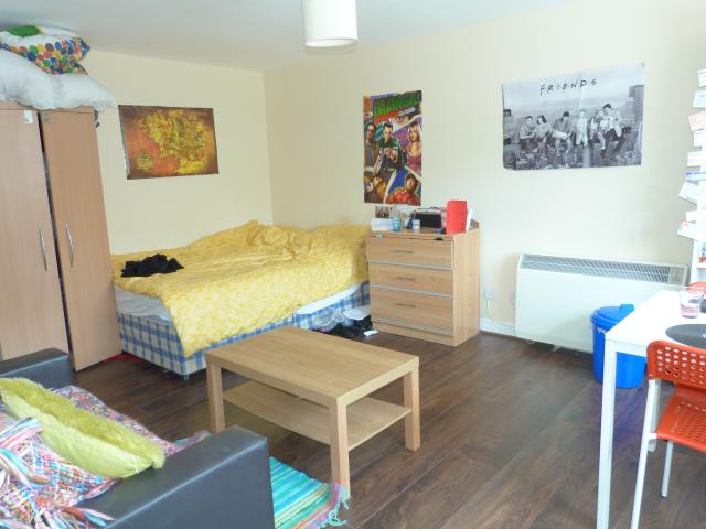 			Studio Apartment, 1 bath, 1 reception Flat			 Upton Close, CRICKLEWOOD