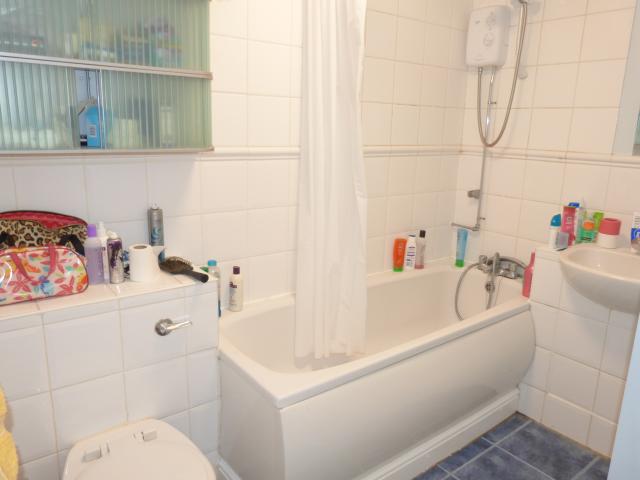 			Studio Apartment, 1 bath, 1 reception Flat			 Upton Close, CRICKLEWOOD