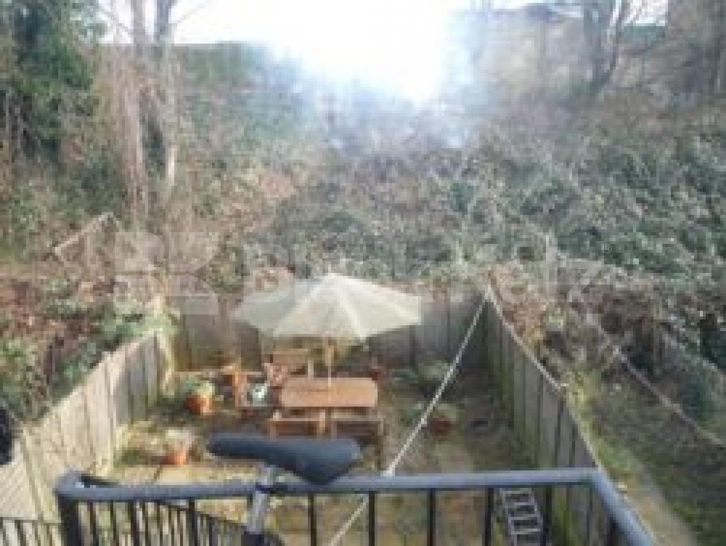 			3 Bedroom, 1 bath, 1 reception Flat			 Rathcoole Gardens, CROUCH END