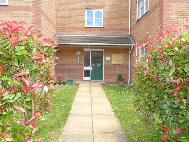 			Studio Apartment, 1 bath, 1 reception Flat			 Upton Close, CRICKLEWOOD