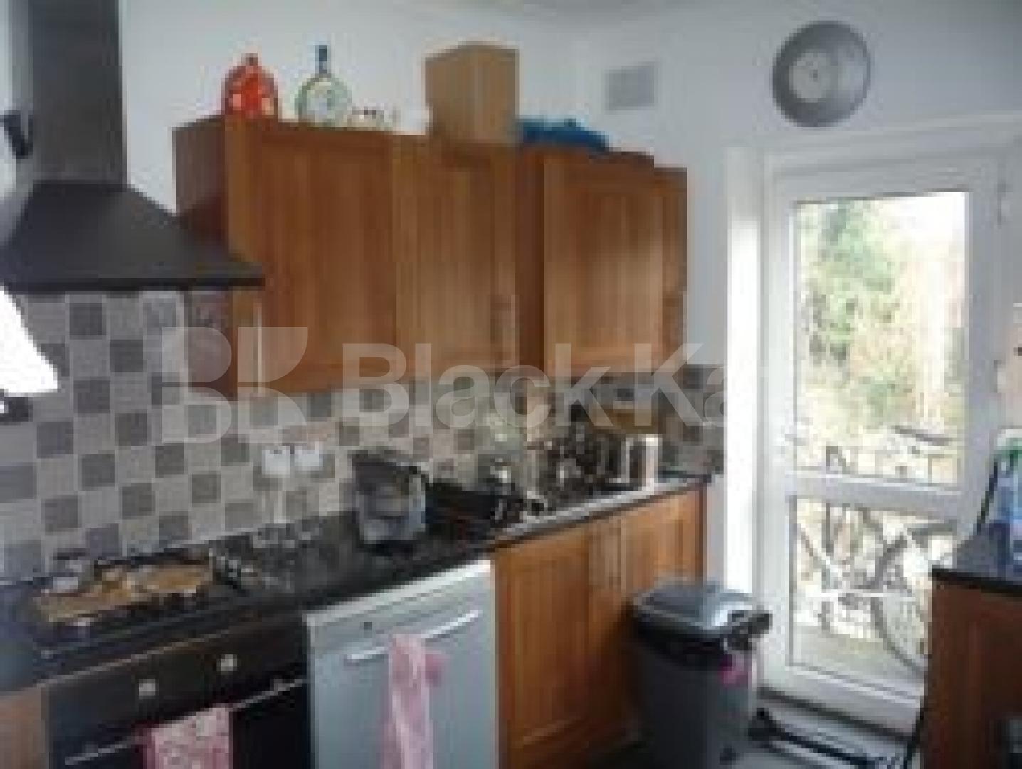 			3 Bedroom, 1 bath, 1 reception Flat			 Rathcoole Gardens, CROUCH END
