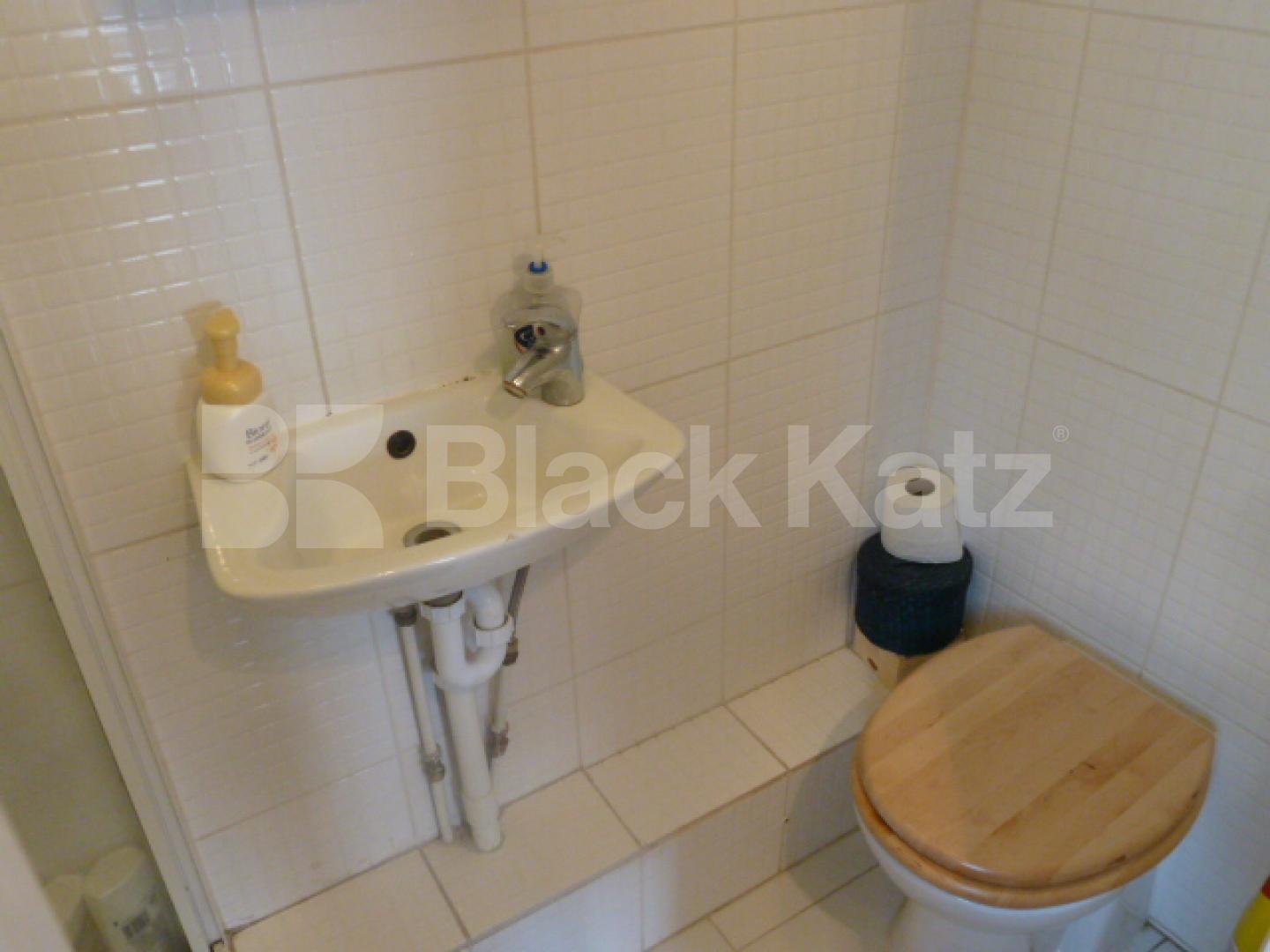 			New Instruction, Studio Apartment, 1 bath, 1 reception Flat			 Chapel Market, ANGEL