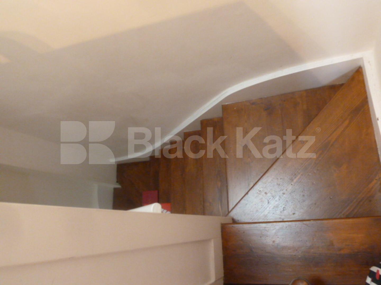 			New Instruction, Studio Apartment, 1 bath, 1 reception Flat			 Chapel Market, ANGEL