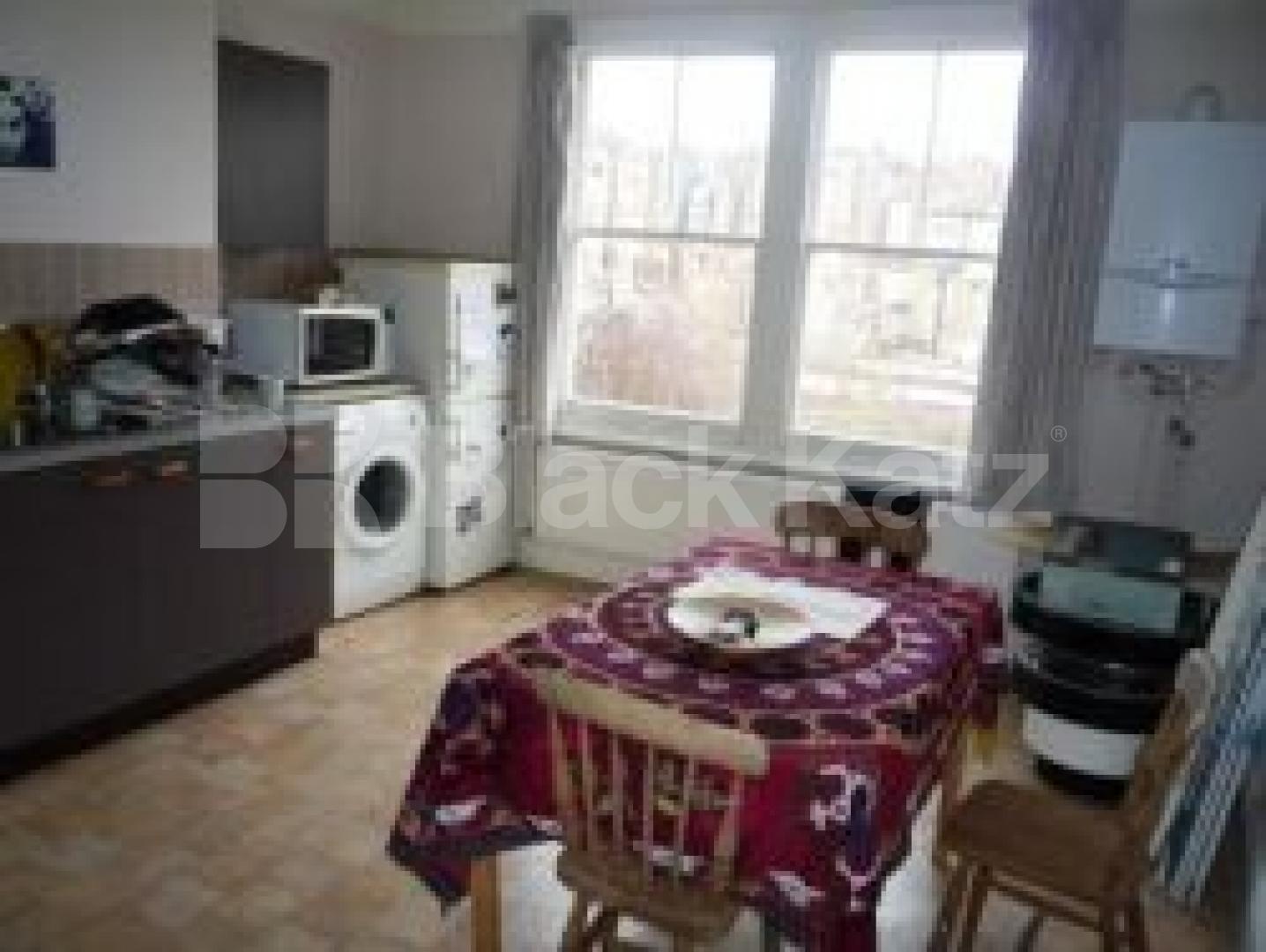 			NEW INSTRUCTION!, 2 Bedroom, 1 bath, 1 reception Flat			 Farrer Road, CROUCH END