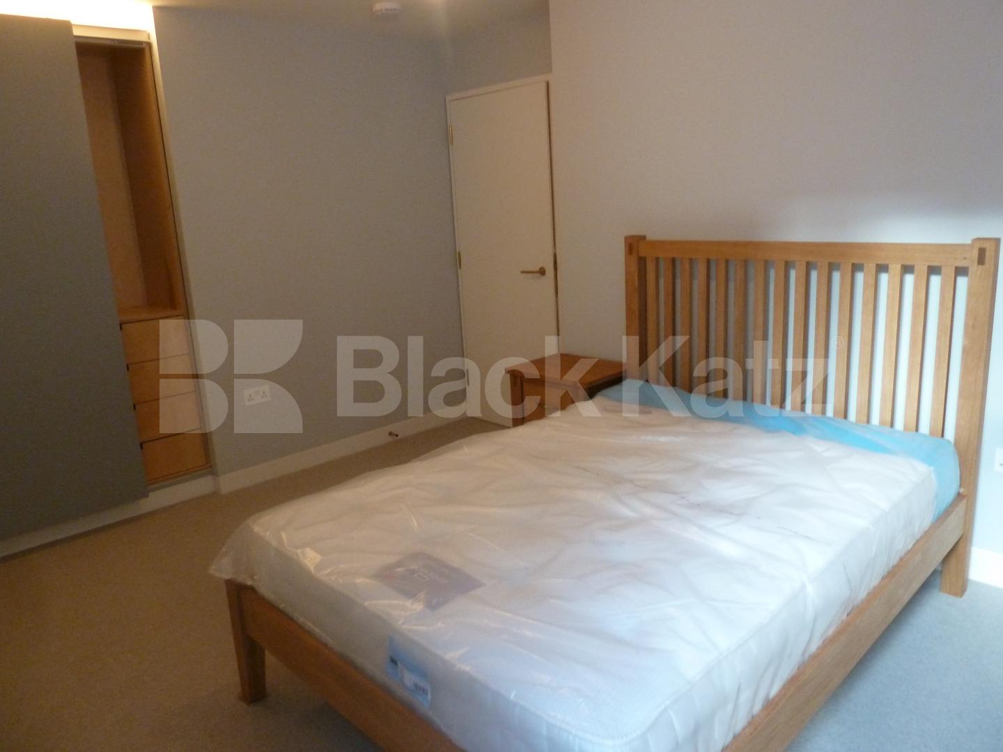 			NEW INSTRUCTION!, 2 Bedroom, 1 bath, 1 reception Apartment			 Godson Street, Angel