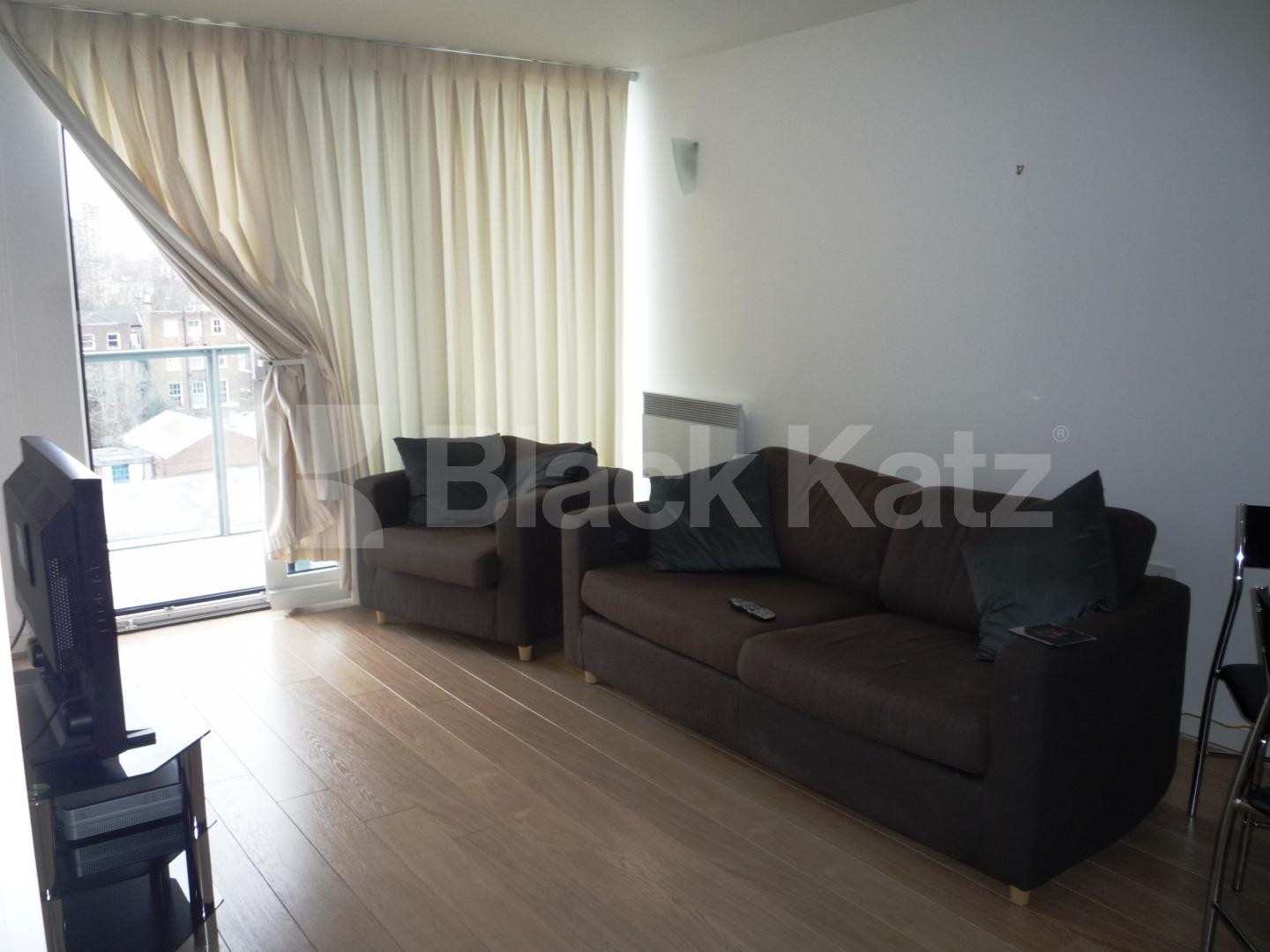 			1 Bedroom, 1 bath, 1 reception Flat			 New River Village, HORNSEY