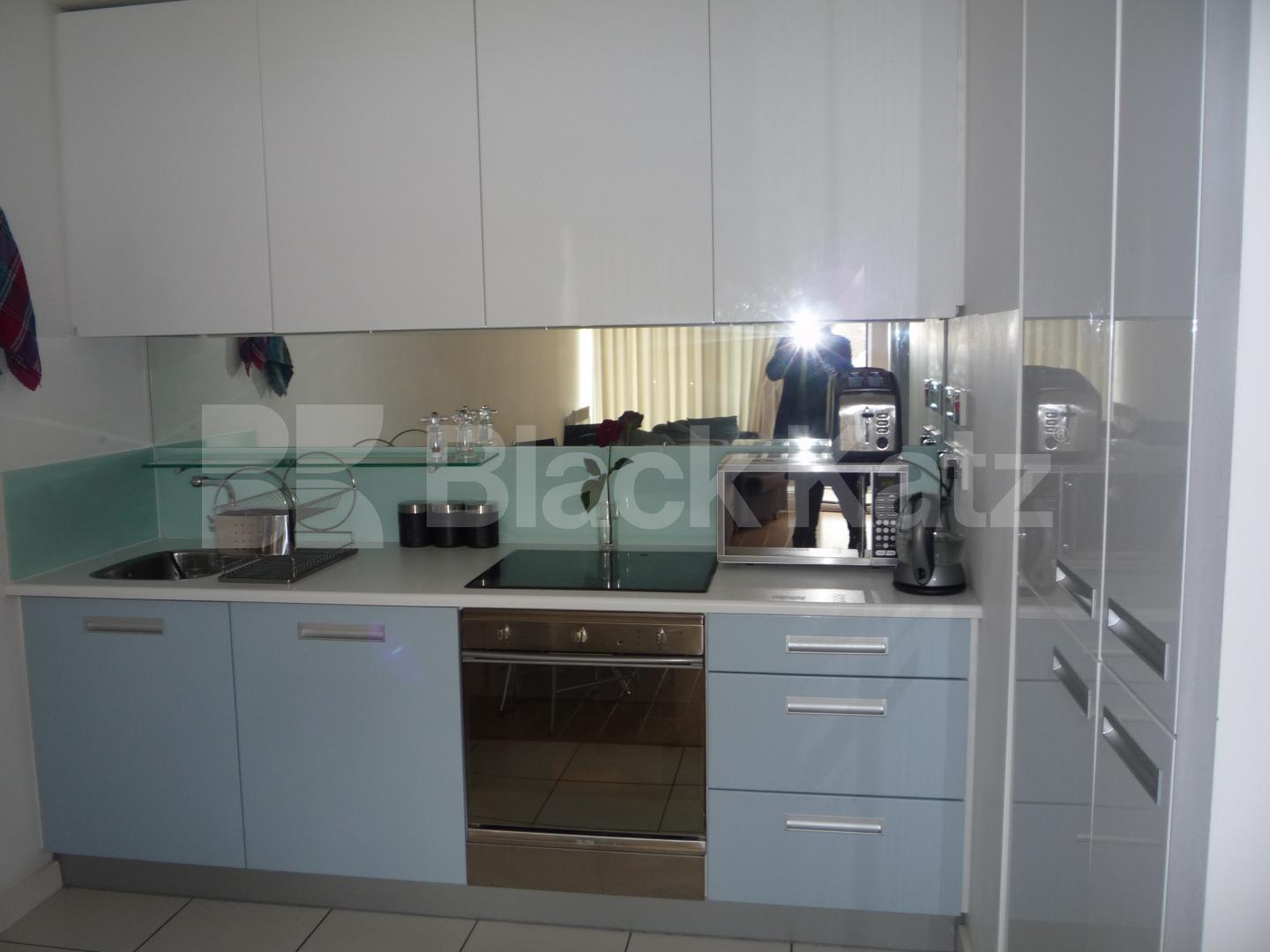 			1 Bedroom, 1 bath, 1 reception Flat			 New River Village, HORNSEY
