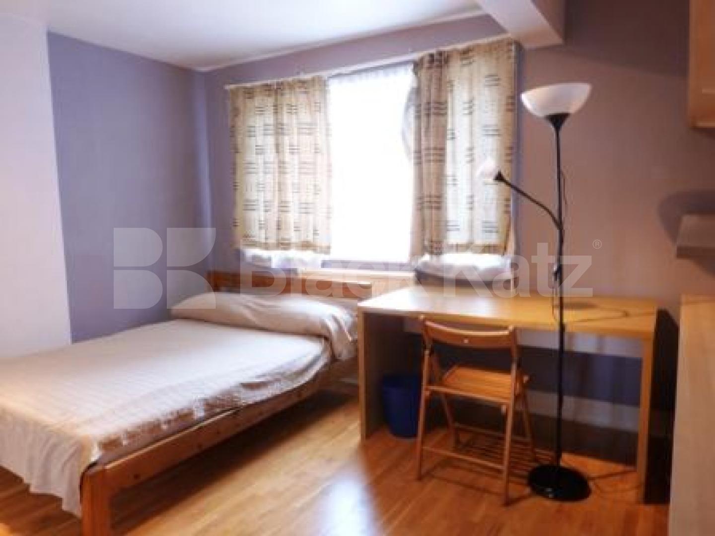 			4 Bedroom, 1 bath, 1 reception Flat			 Summersby Road, HIGHGATE