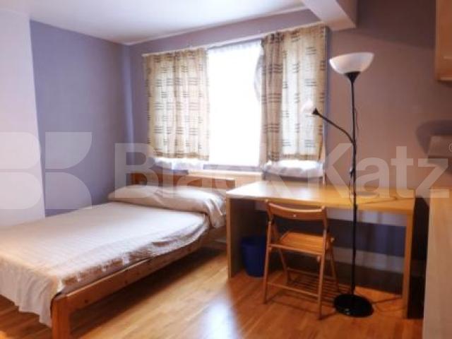 			4 Bedroom, 1 bath, 1 reception Flat			 Summersby Road, HIGHGATE