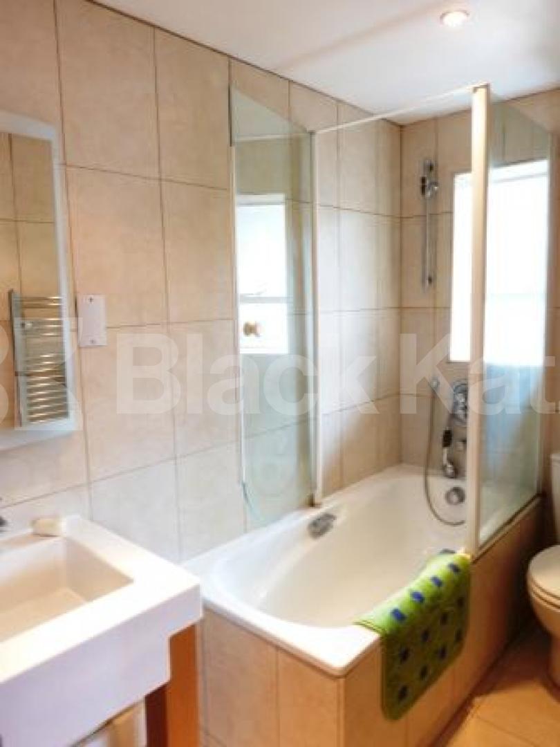 			4 Bedroom, 1 bath, 1 reception Flat			 Summersby Road, HIGHGATE