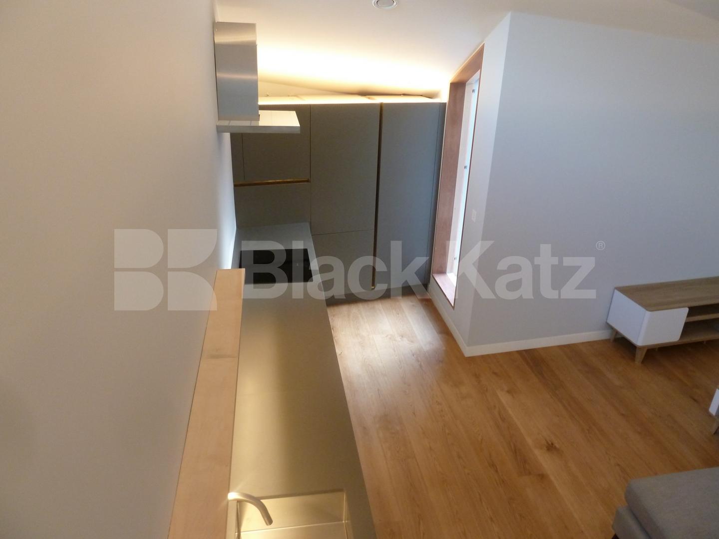 			NEW INSTRUCTION!, 2 Bedroom, 1 bath, 1 reception Apartment			 Godson Street, Angel