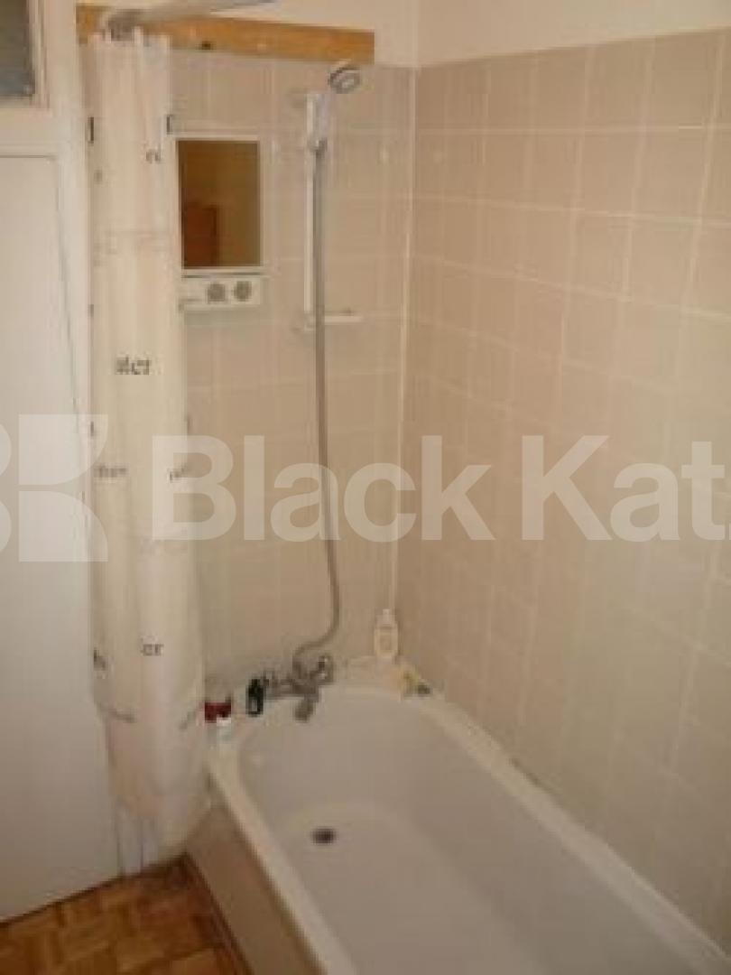 			LET!, 2 Bedroom, 1 bath, 1 reception Ground Floor Flat			 Victoria Road, ALEXANDRA PALACE