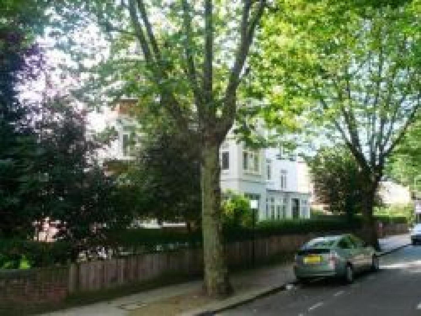 			3 Bedroom, 1 bath, 1 reception Flat			 Heath Drive, HAMPSTEAD