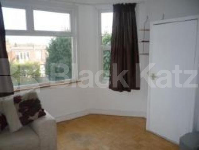 			LET!, 2 Bedroom, 1 bath, 1 reception Ground Floor Flat			 Victoria Road, ALEXANDRA PALACE