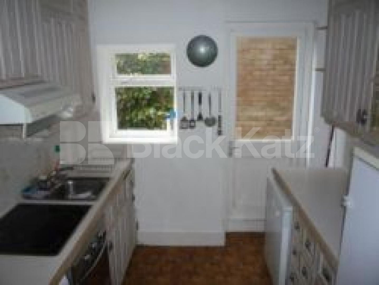 			LET!, 2 Bedroom, 1 bath, 1 reception Ground Floor Flat			 Victoria Road, ALEXANDRA PALACE