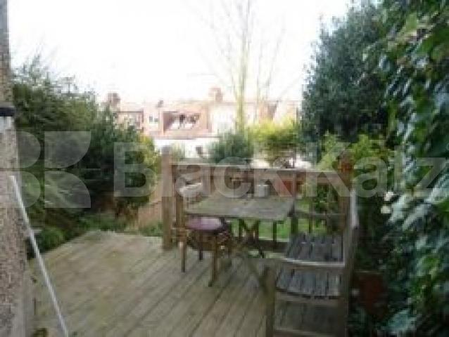 			LET!, 2 Bedroom, 1 bath, 1 reception Ground Floor Flat			 Victoria Road, ALEXANDRA PALACE