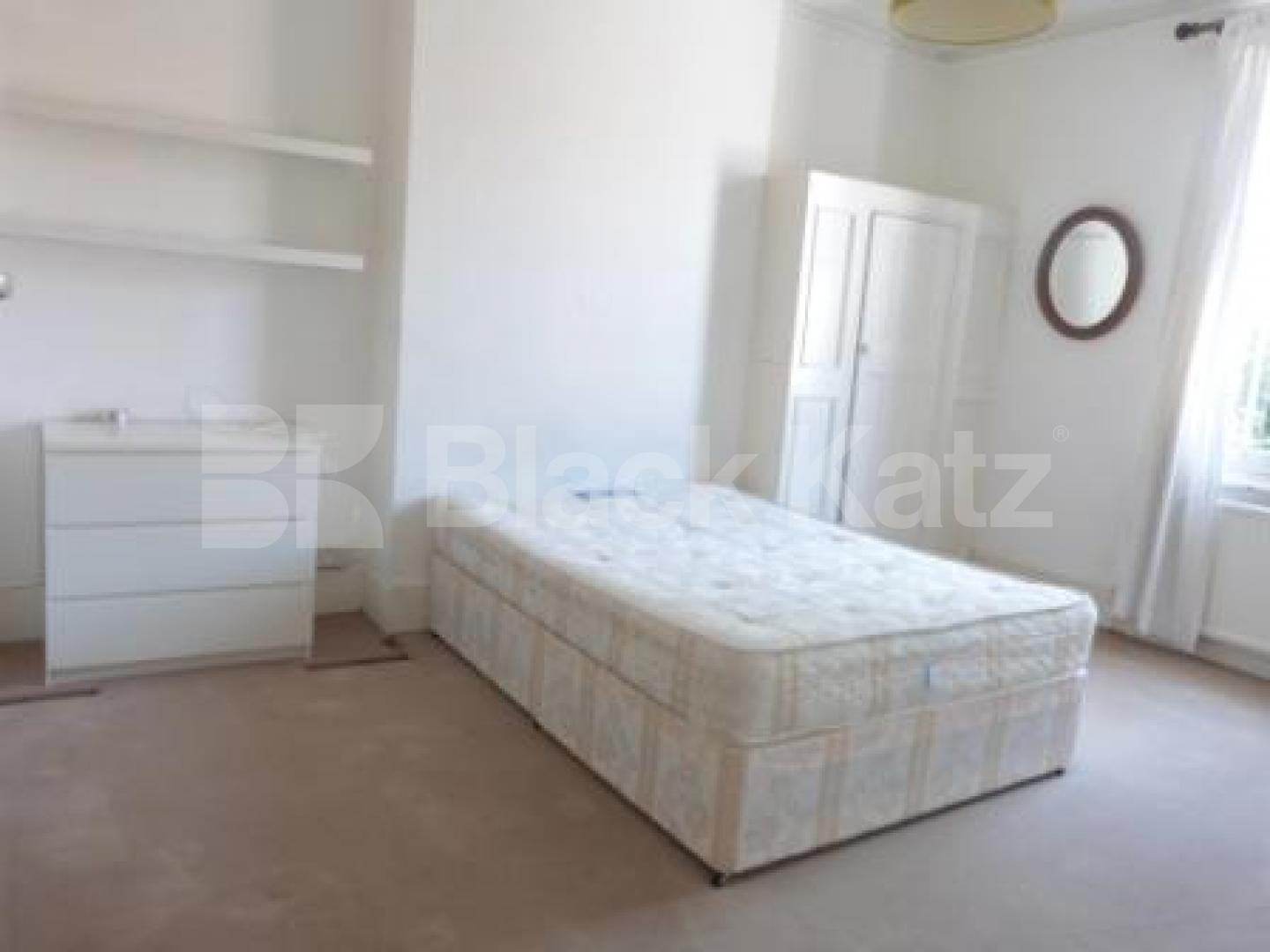 			Lovely 3 Bed Victorian conversion in central Crouch end, 3 Bedroom, 1 bath, 1 reception Flat			 Elder Avenue, Crouch end