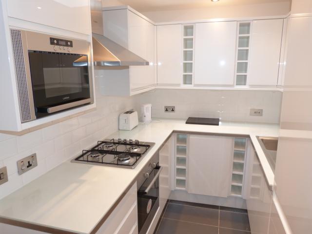 			NEW INSTRUCTION, 4 Bedroom, 1 bath, 1 reception House			 St Crispins Close, HAMPSTEAD HEATH