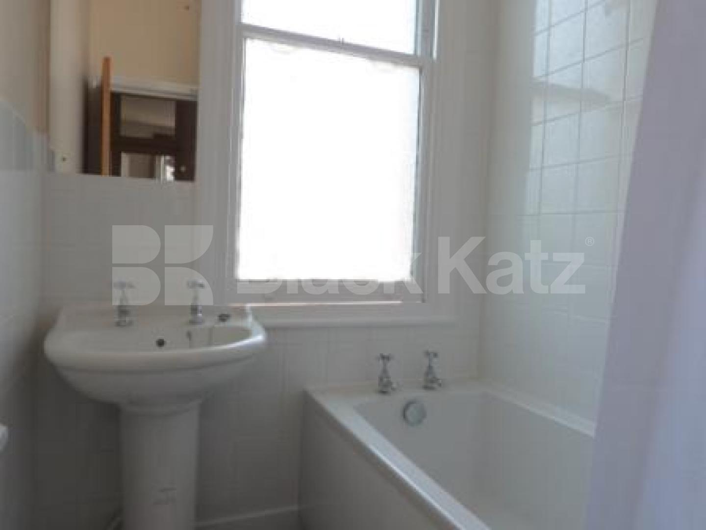 			Lovely 3 Bed Victorian conversion in central Crouch end, 3 Bedroom, 1 bath, 1 reception Flat			 Elder Avenue, Crouch end