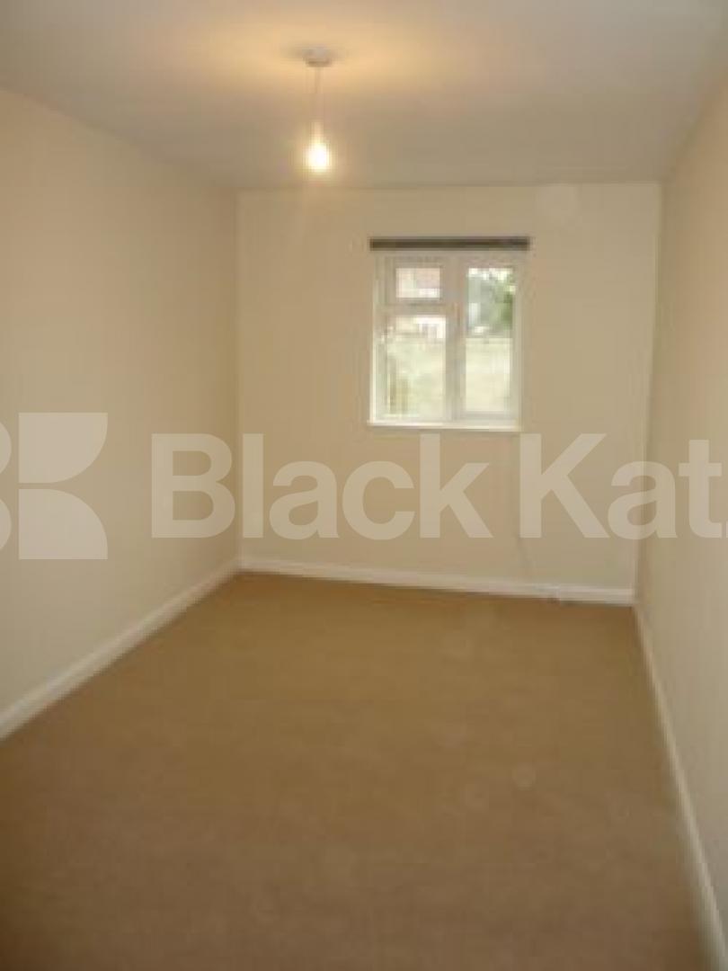 			2 BRAND NEW FLATS AVAILABLE!, 2 Bedroom, 1 bath, 1 reception Flat			 Park Road, HARRINGAY