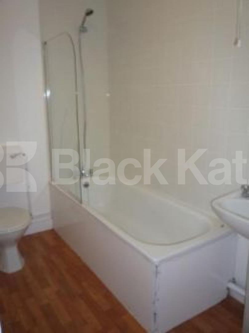 			2 Bedroom, 1 bath, 1 reception Flat			 Tottenham Lane, Crouch End