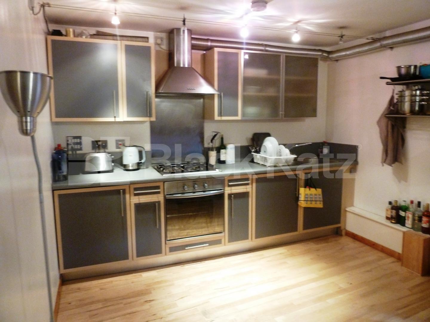 			NEW INSTRUCTION! WAREHOUSE CONVERSION, 1 Bedroom, 1 bath, 1 reception Flat			 Henshall Street, ISLINGTON/CANONBURY