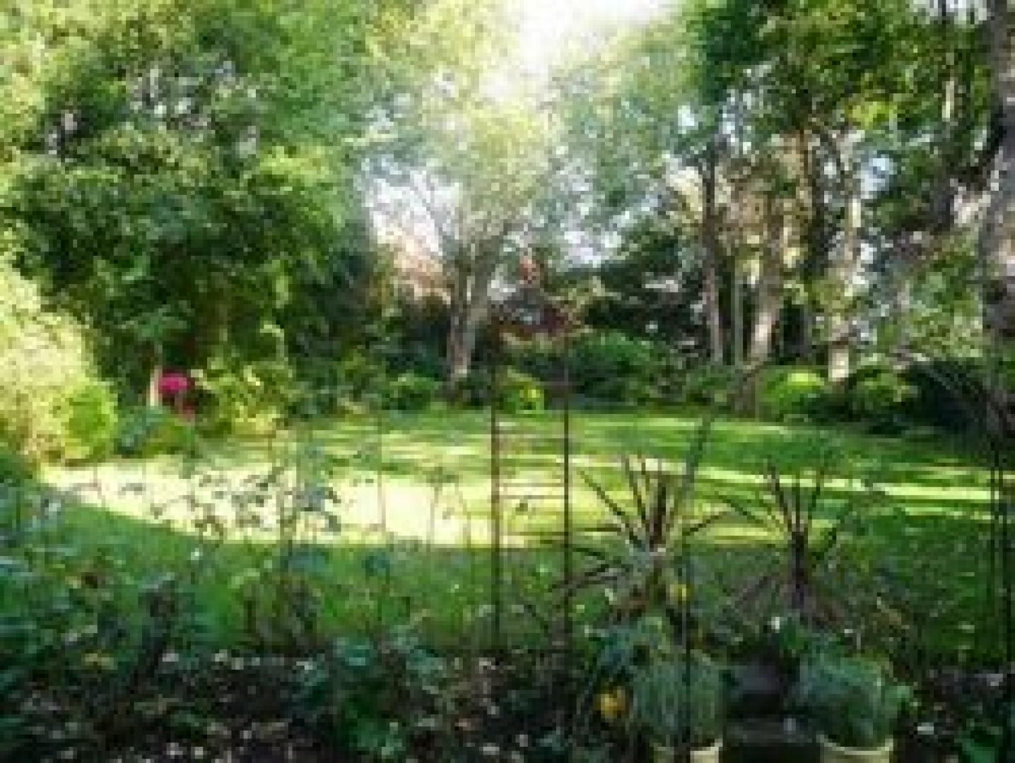 			NEW INSTRUCTION GARDEN FLAT, 2 Bedroom, 1 bath, 1 reception Flat			 Fitzjohns Avenue, HAMPSTEAD/BELSIZE