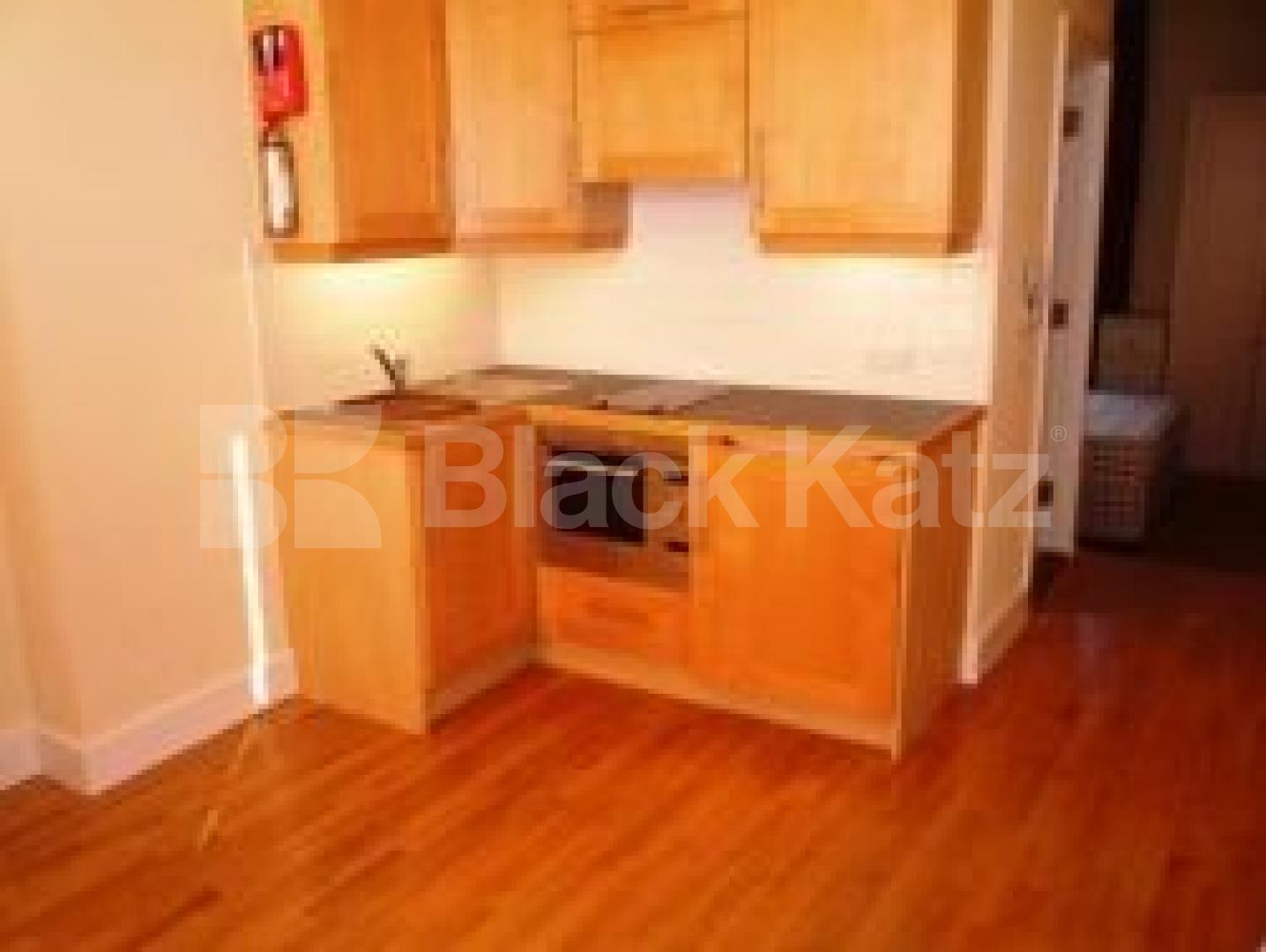 			Studio Apartment, 1 bath, 1 reception Flat			 Elm Grove, CROUCH END
